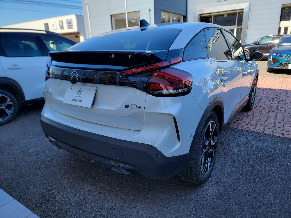 EC4 SHINE EV パールホワイト<試乗車4枚目