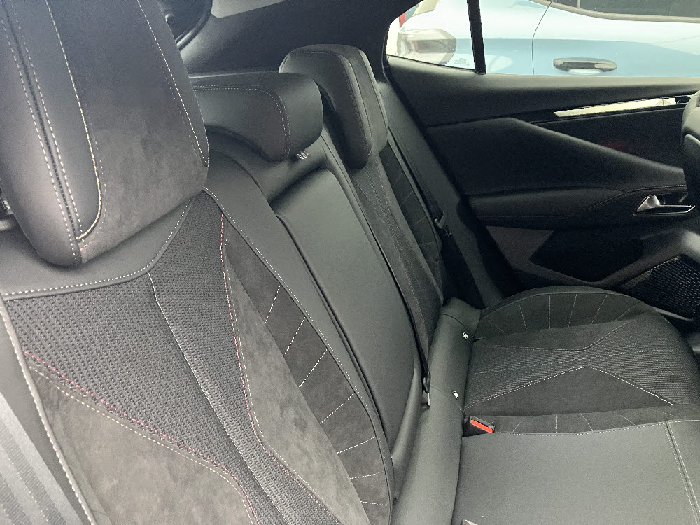 DS4 PERFORMANCE LINE限定車 PHV ガンメタ 11枚目