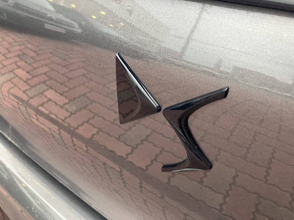 DS4 PERFORMANCE LINE限定車 PHV ガンメタ 12枚目