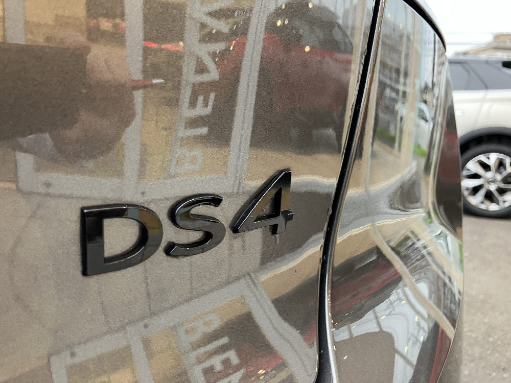 DS4 PERFORMANCE LINE限定車 PHV ガンメタ 4枚目