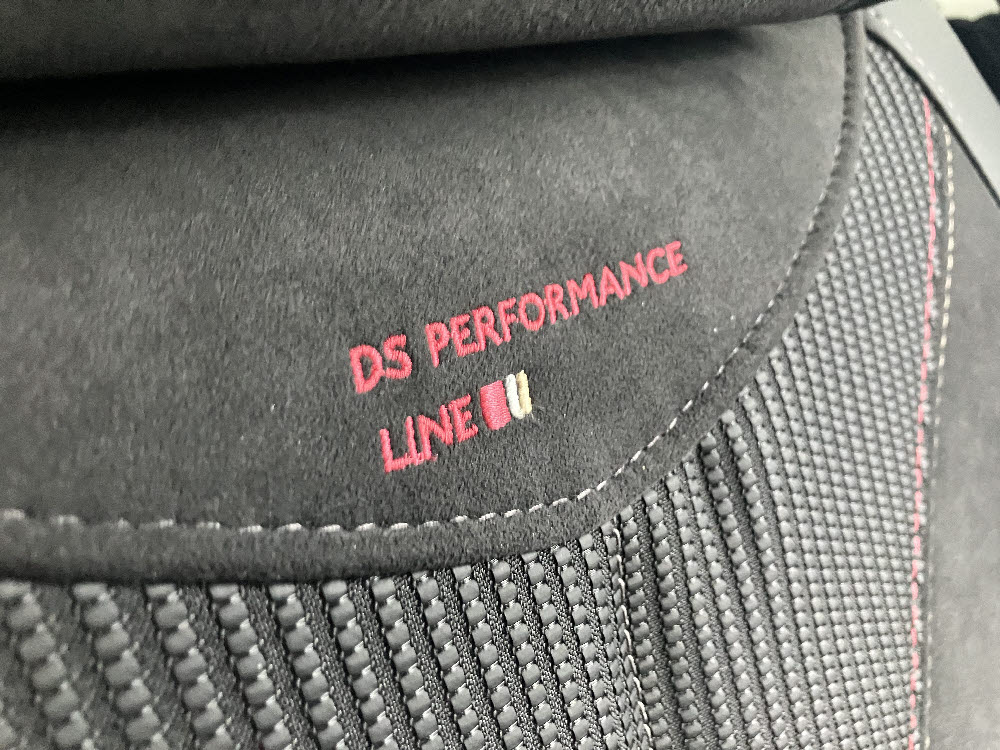DS4 PERFORMANCE LINE限定車 PHV ガンメタ 8枚目