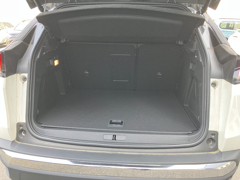 3008 GT PHV パールホワイト<試乗車>9枚目