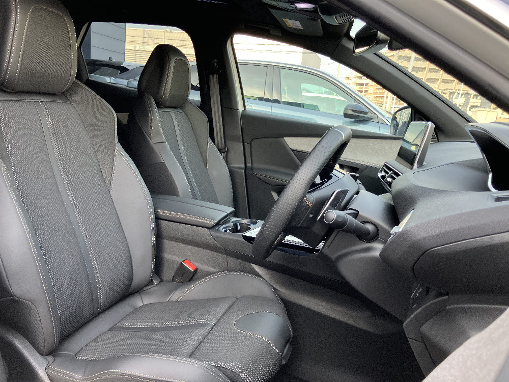 3008 GT PHV パールホワイト<試乗車>11枚目