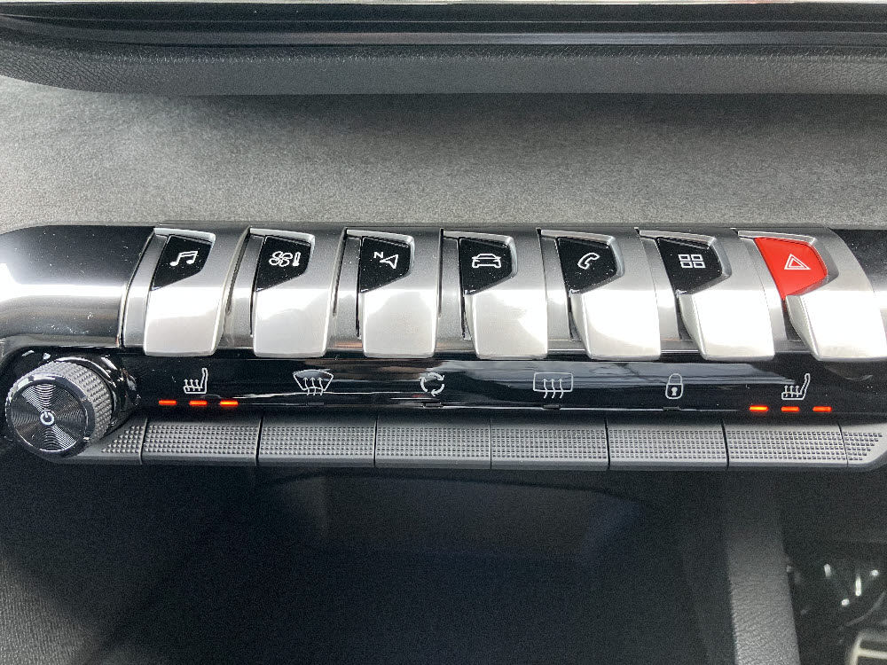 3008 GT PHV パールホワイト<試乗車>15枚目