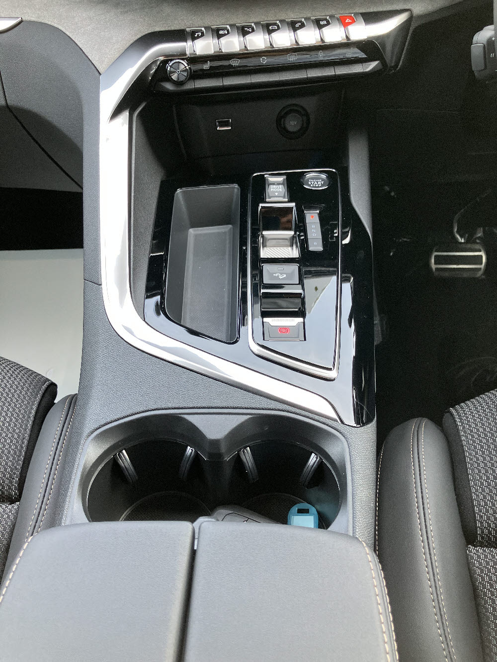 3008 GT PHV パールホワイト<試乗車>17枚目