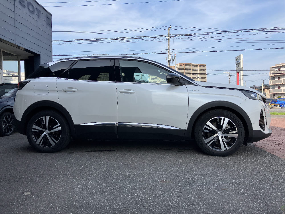 3008 GT PHV パールホワイト<試乗車>3枚目
