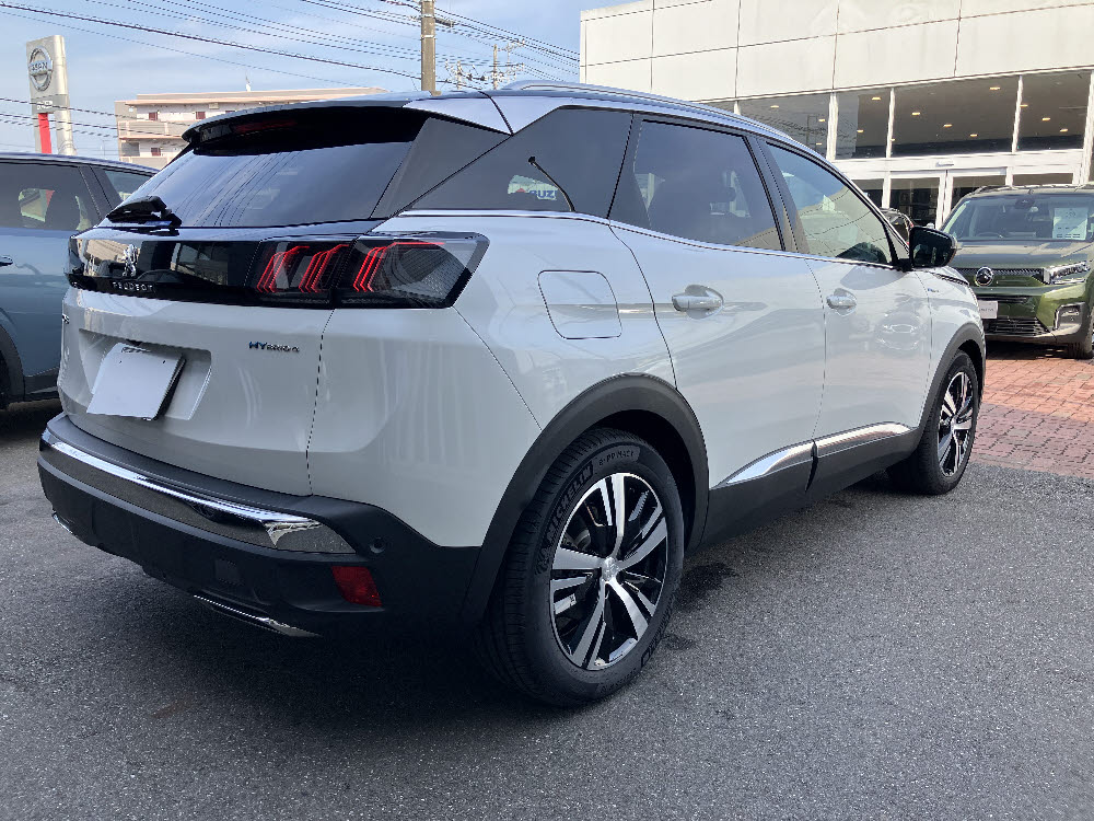 3008 GT PHV パールホワイト<試乗車>4枚目