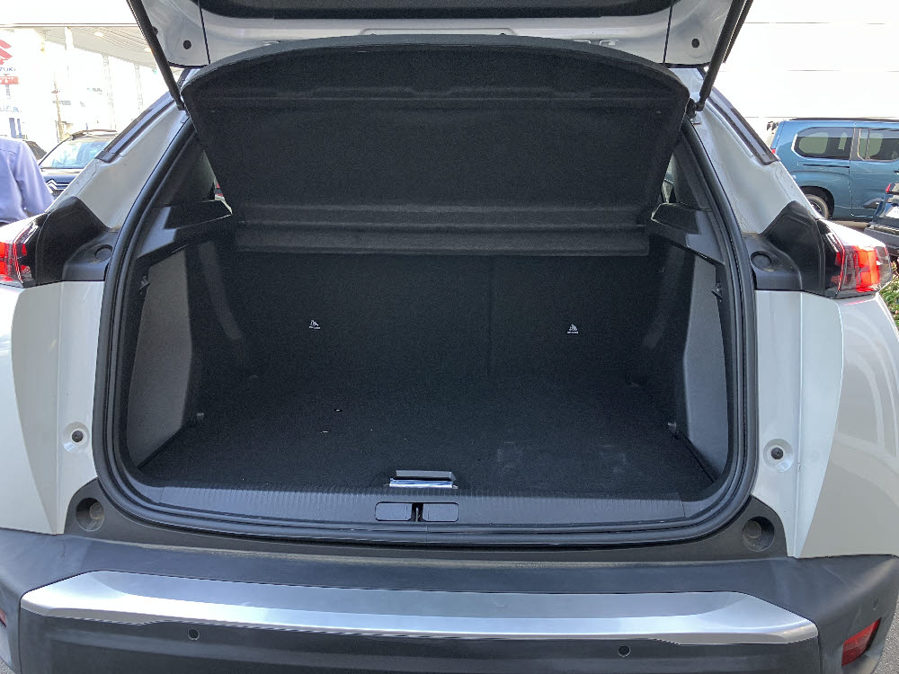 e2008 GT EV パールホワイト <試乗車>9枚目