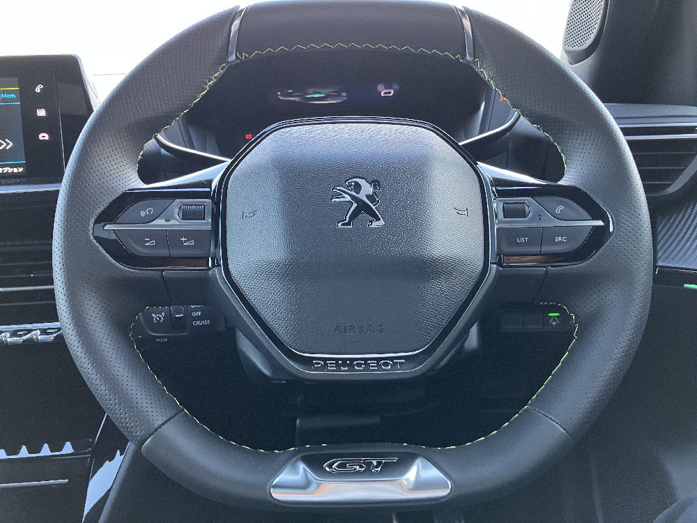 e2008 GT EV パールホワイト <試乗車>12枚目