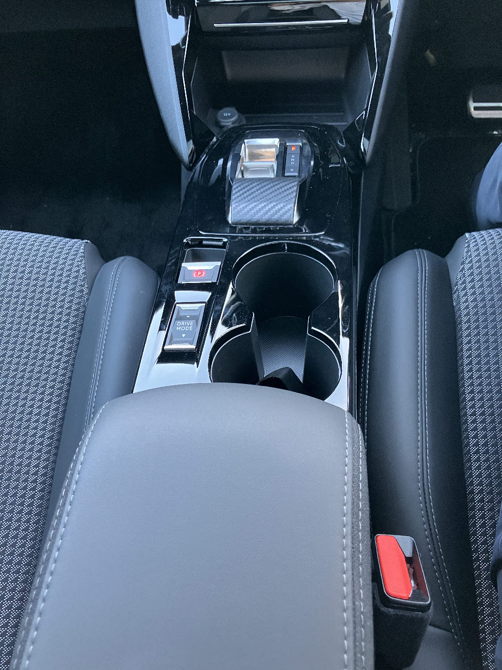 e2008 GT EV パールホワイト <試乗車>15枚目