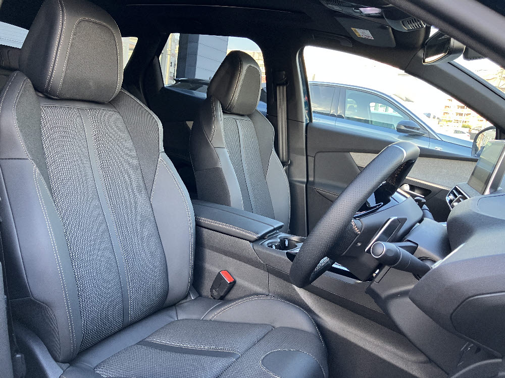 　3008 GT HYBRID4 PHV　セレベスブルー11枚目