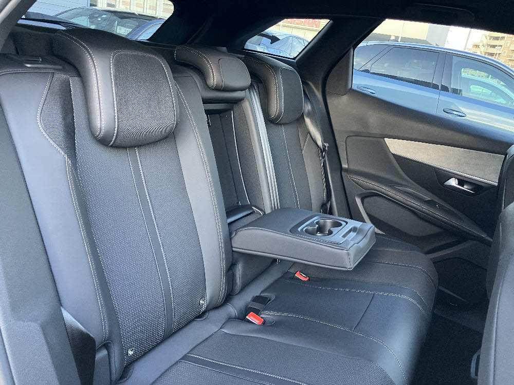 　3008 GT HYBRID4 PHV　セレベスブルー16枚目