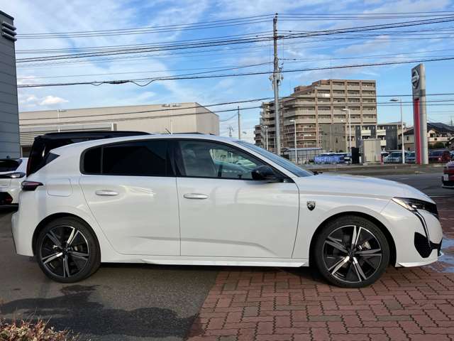 308 GT MHEV オケナイトホワイト3枚目