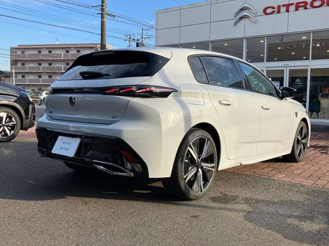 308 GT MHEV オケナイトホワイト4枚目
