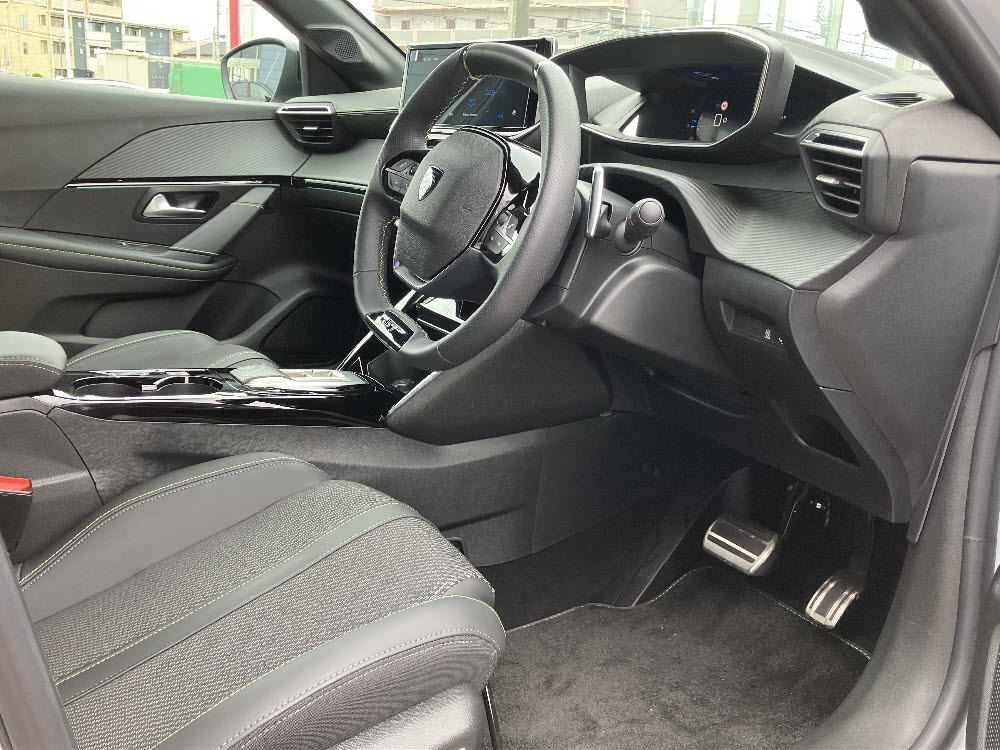 208 GT MHEV ホワイトMe <試乗車>12枚目