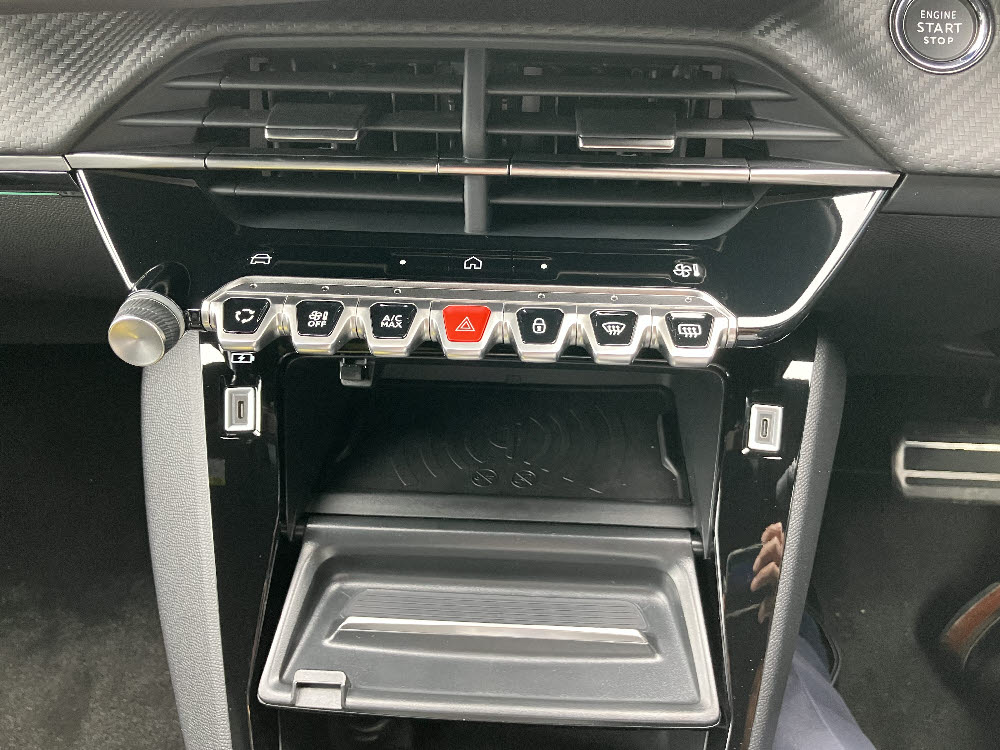 208 GT MHEV ホワイトMe <試乗車>15枚目