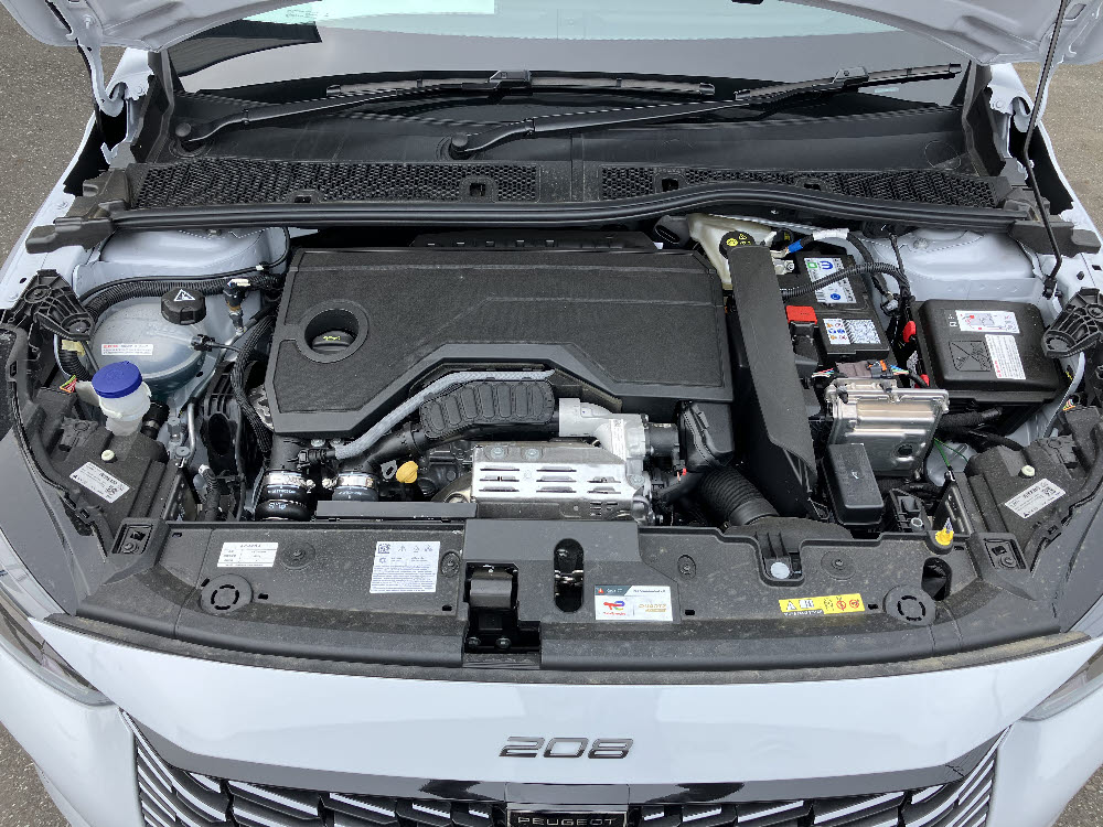 208 GT MHEV ホワイトMe <試乗車>19枚目