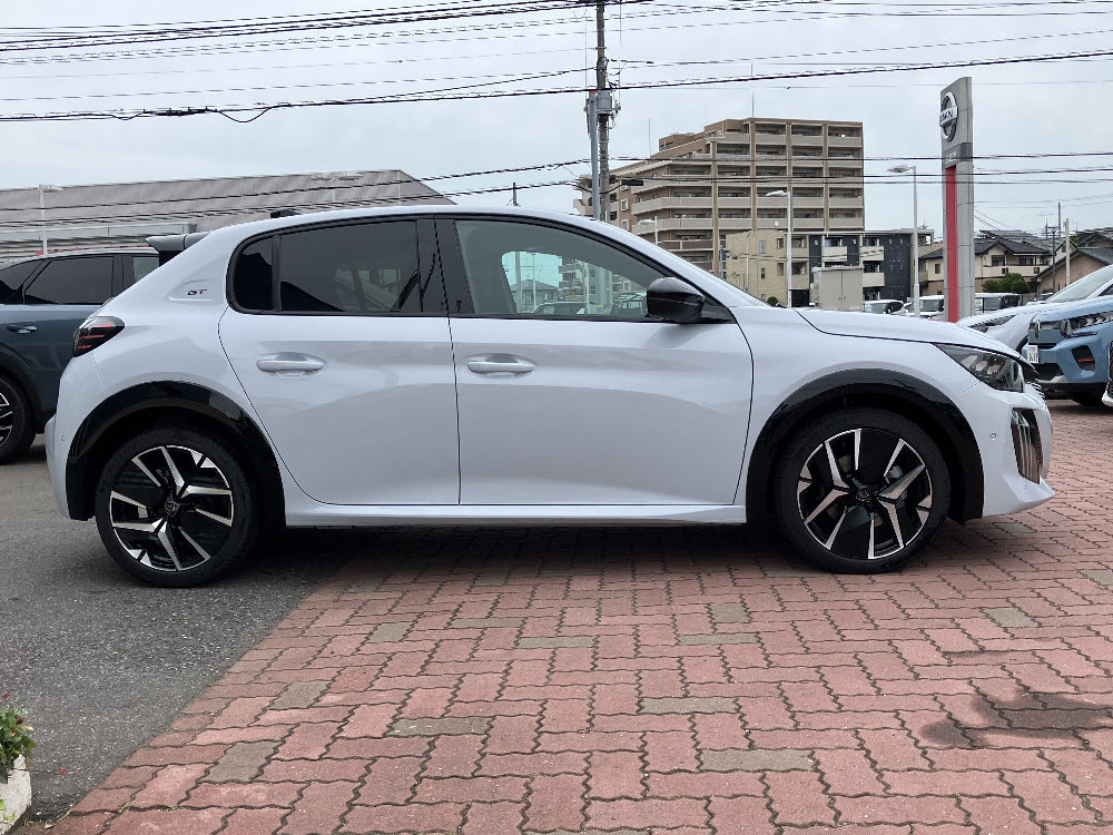 208 GT MHEV ホワイトMe <試乗車>3枚目