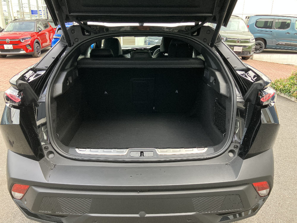 408 GT MHEV ペルラネラブラック<試乗車9枚目