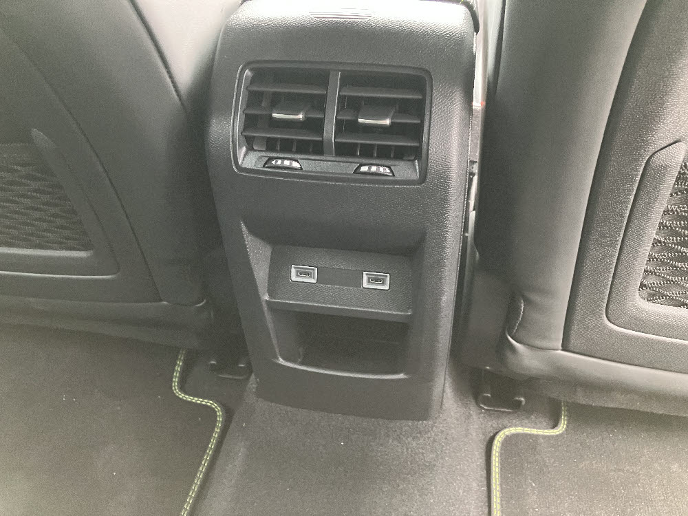 408 GT MHEV ペルラネラブラック<試乗車16枚目