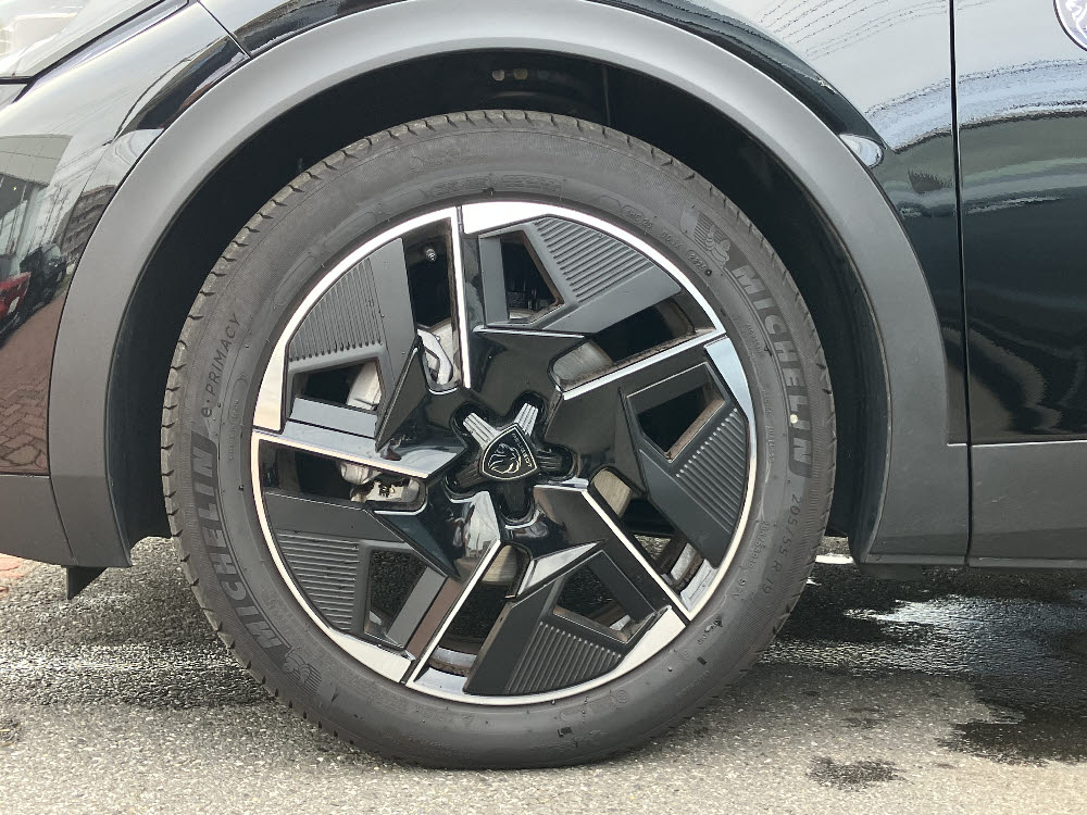 408 GT MHEV ペルラネラブラック<試乗車8枚目