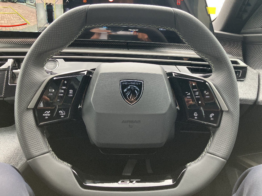 e3008 GT EV オケナイトホワイト <試乗車> 12枚目
