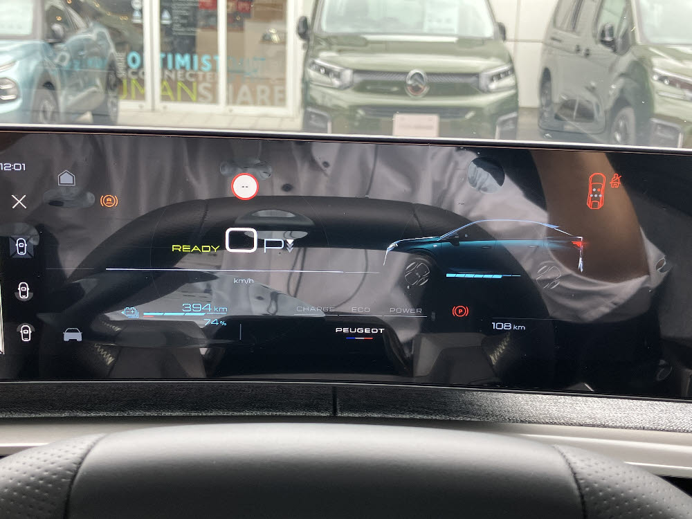 e3008 GT EV オケナイトホワイト <試乗車> 13枚目