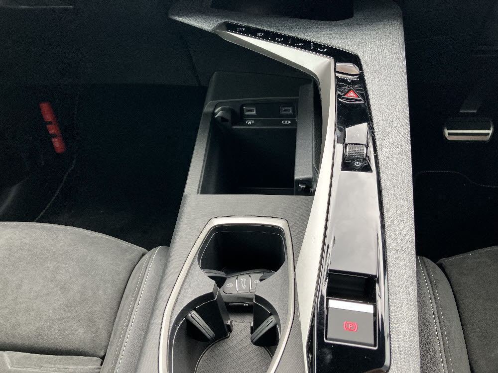e3008 GT EV オケナイトホワイト <試乗車> 15枚目
