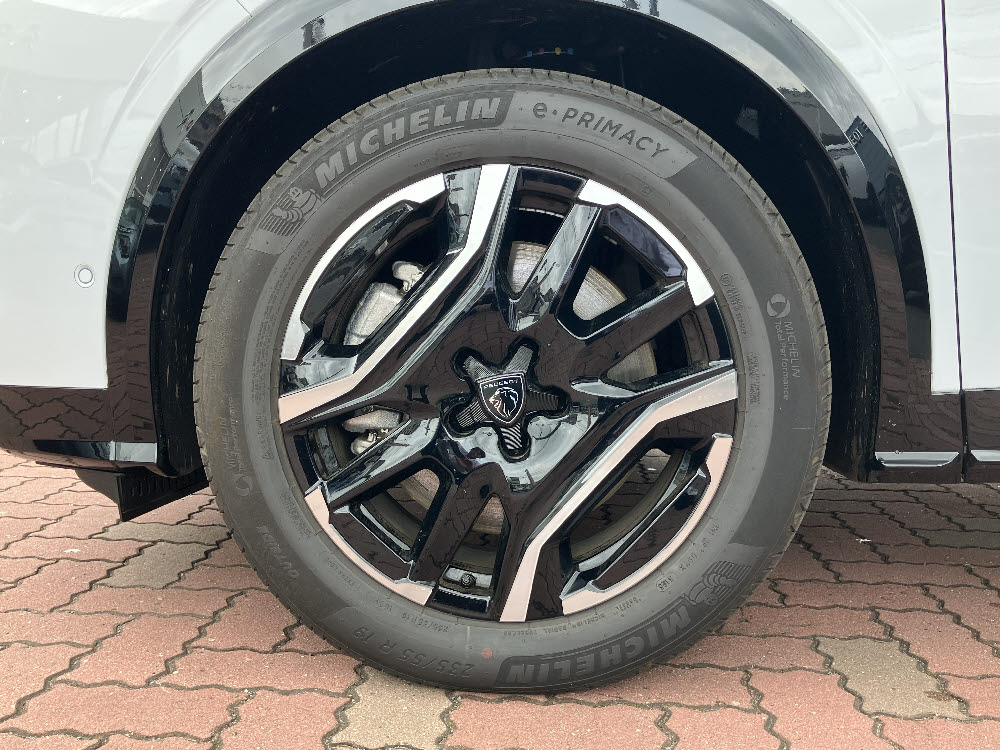 e3008 GT EV オケナイトホワイト <試乗車> 8枚目