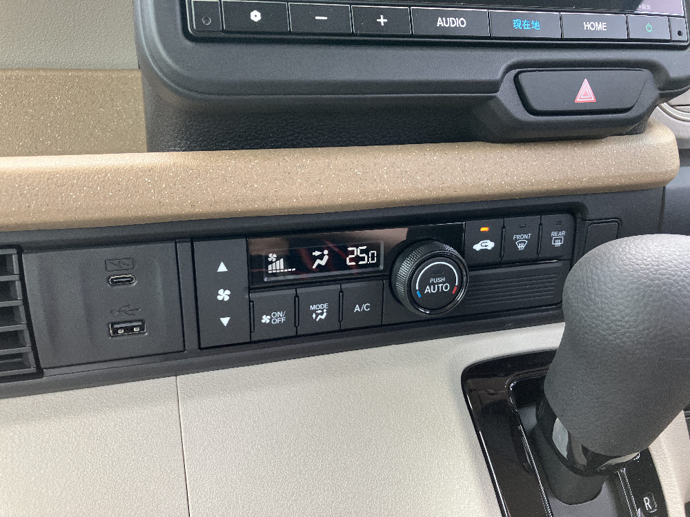 ホンダ　N BOX　8インチナビ13枚目