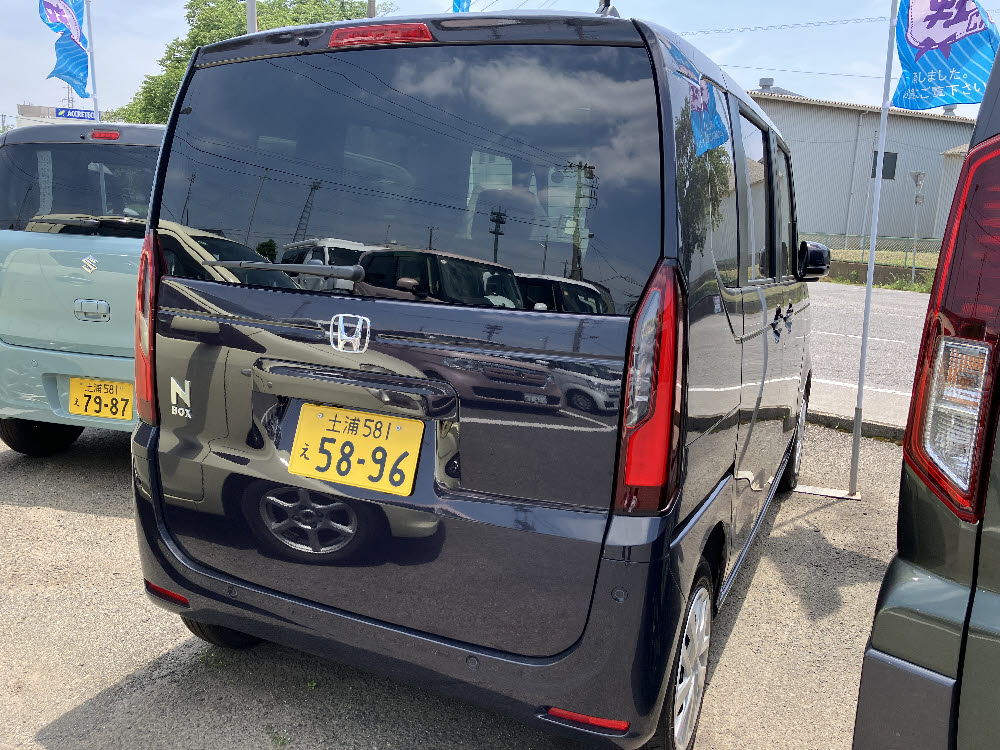 ホンダ　N BOX　8インチナビ1枚目