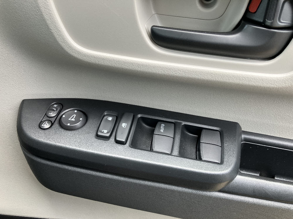 ホンダ　N BOX　8インチナビ5枚目