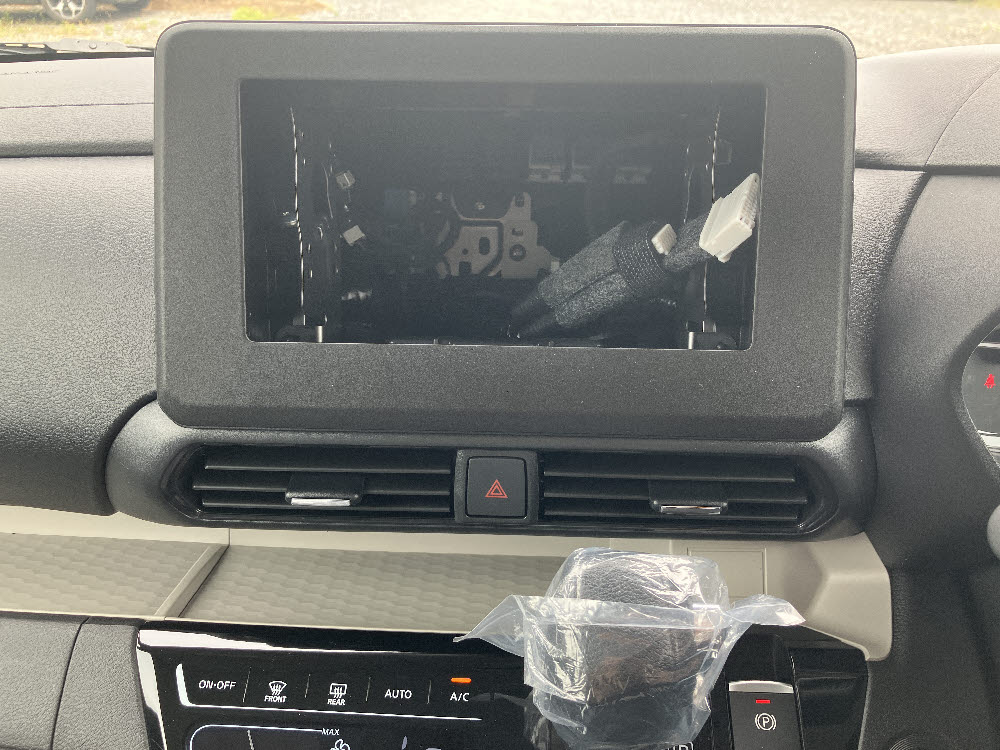 ミツビシ　デリカミニ G Premium11枚目