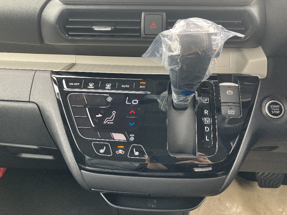 ミツビシ　デリカミニ G Premium12枚目