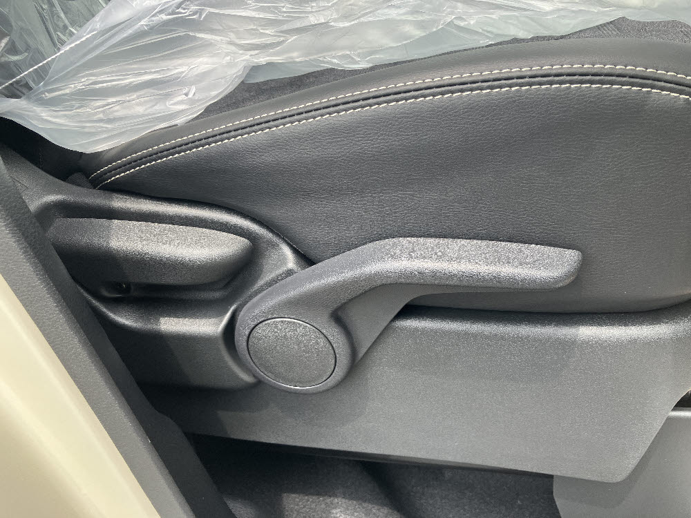 ミツビシ　デリカミニ G Premium17枚目