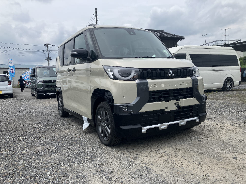 ミツビシ　デリカミニ G Premium1枚目