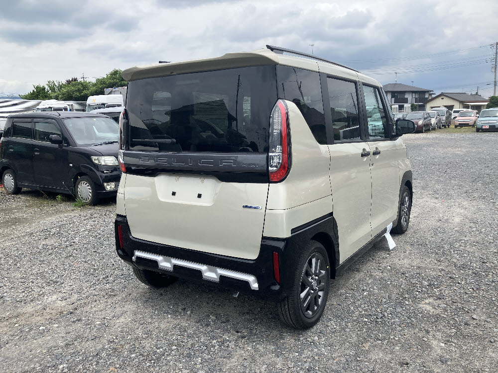 ミツビシ　デリカミニ G Premium2枚目
