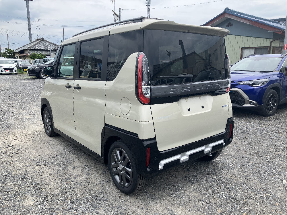 ミツビシ　デリカミニ G Premium3枚目