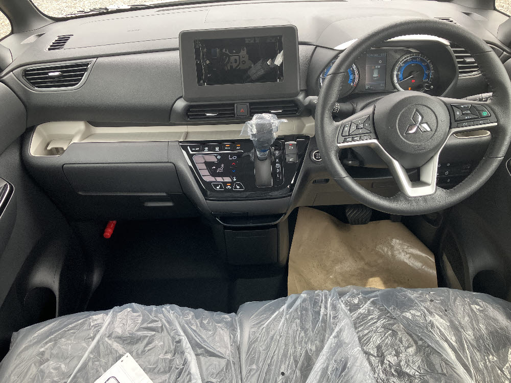 ミツビシ　デリカミニ G Premium4枚目