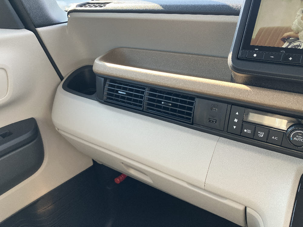 ホンダ　Ｎ ＢＯＸ 8インチナビ　16枚目