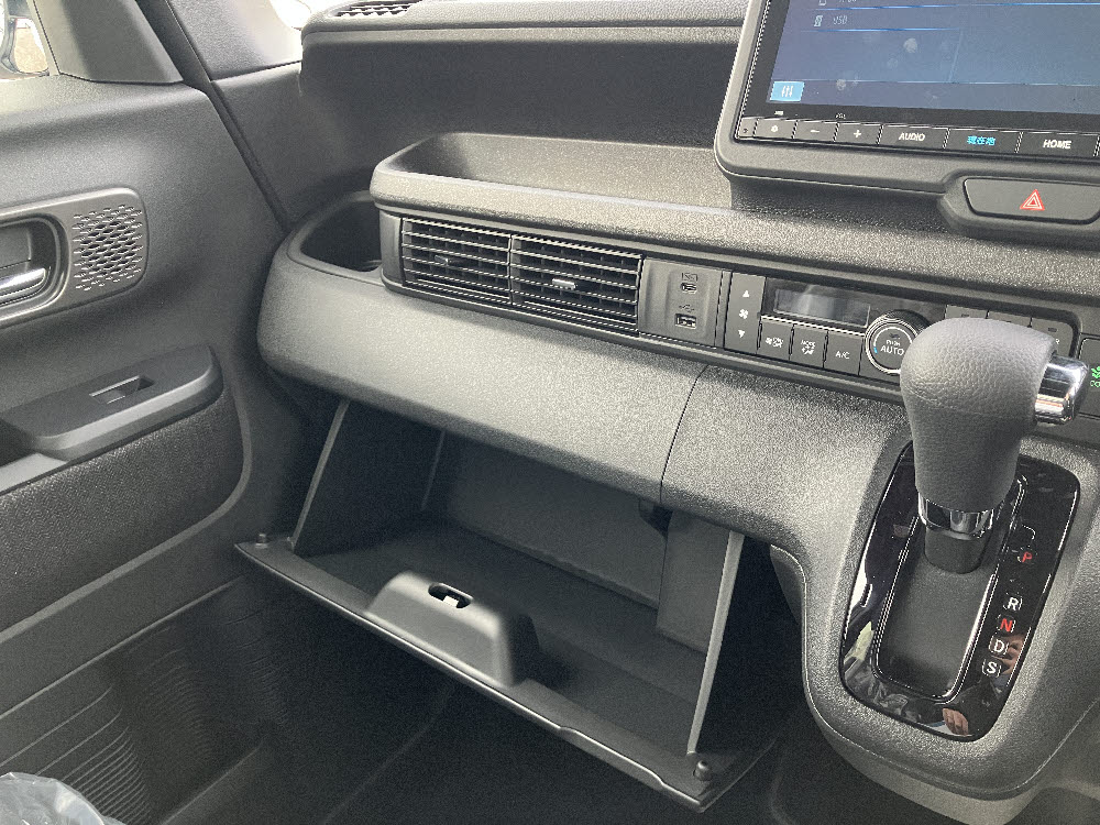 ホンダ　Ｎ ＢＯＸカスタム 8インチナビ(VMX-245ZFEi)14枚目