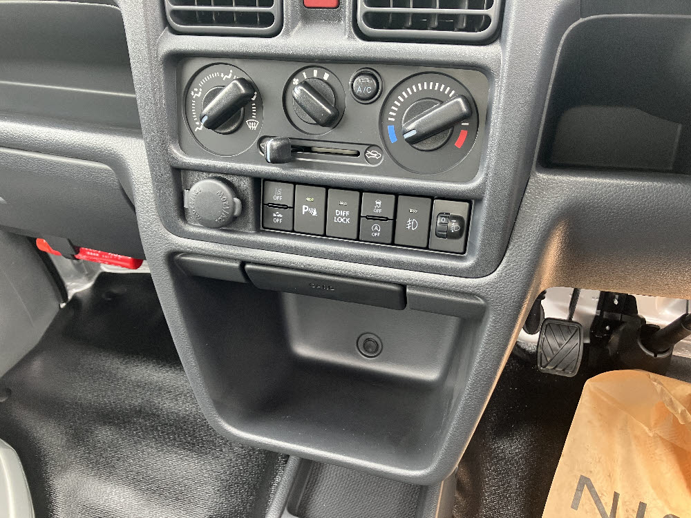 ニッサン NT100クリッパー GX パートタイム4WD 5MT11枚目