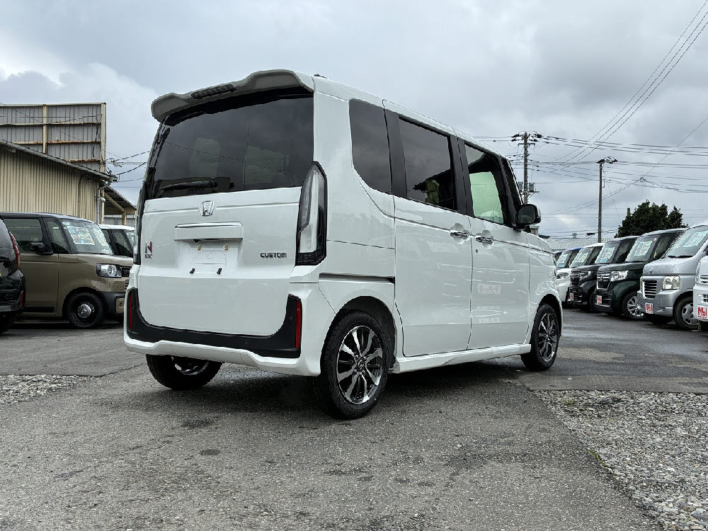 ホンダ　Ｎ ＢＯＸカスタム4枚目