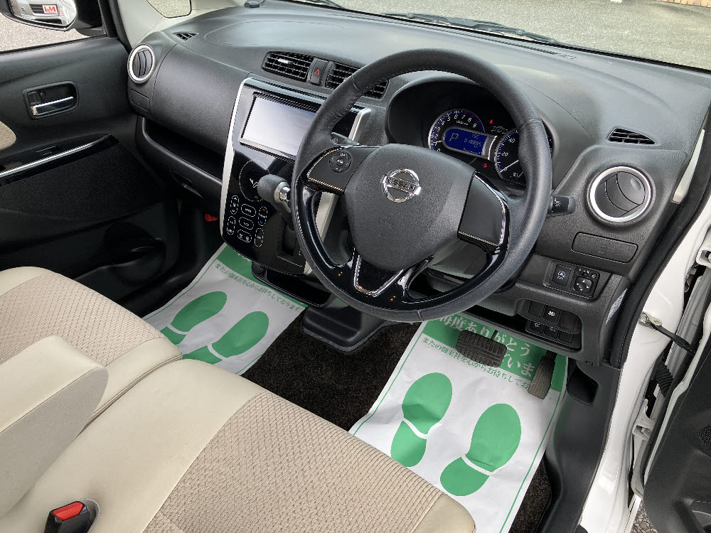 ニッサン　デイズハイウェイスターX プレミアムセレクション13枚目