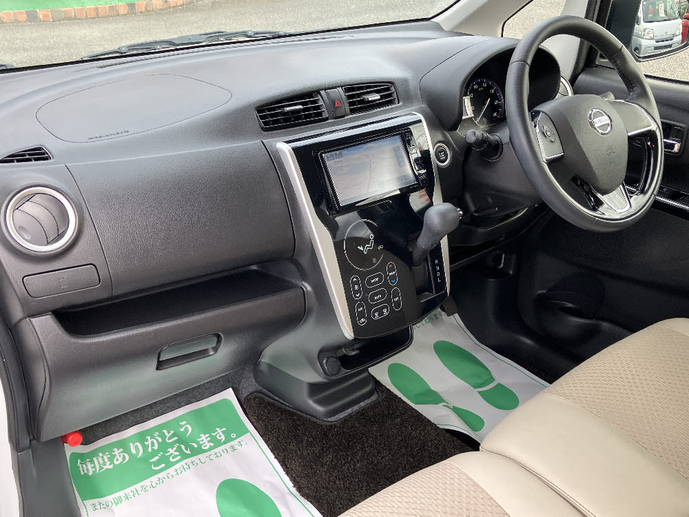 ニッサン　デイズハイウェイスターX プレミアムセレクション15枚目