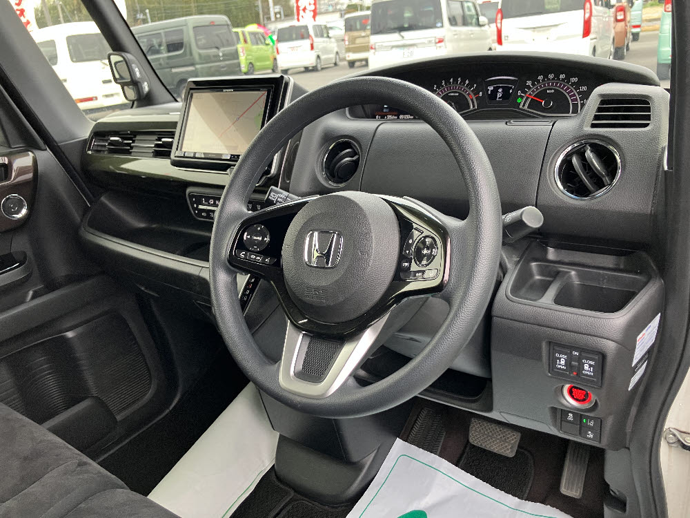 ホンダ　Ｎ ＢＯＸカスタム　G・Lホンダセンシング3枚目