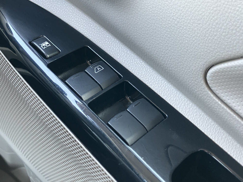 ミツビシ　ｅｋスペース　E12枚目