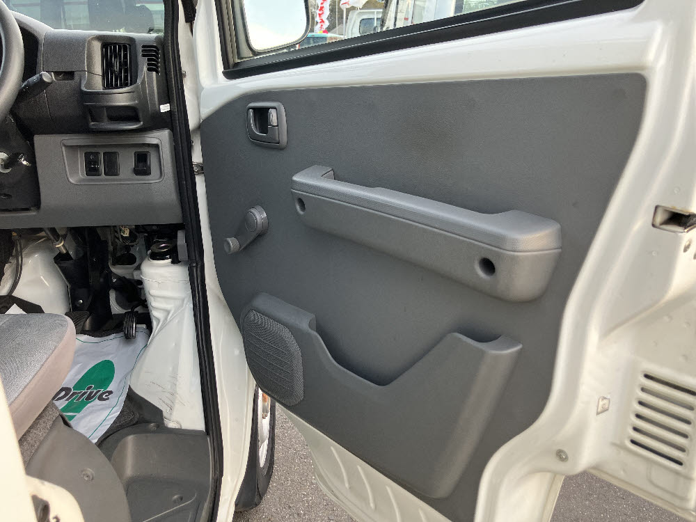 ニッサン　クリッパー　バン DX13枚目