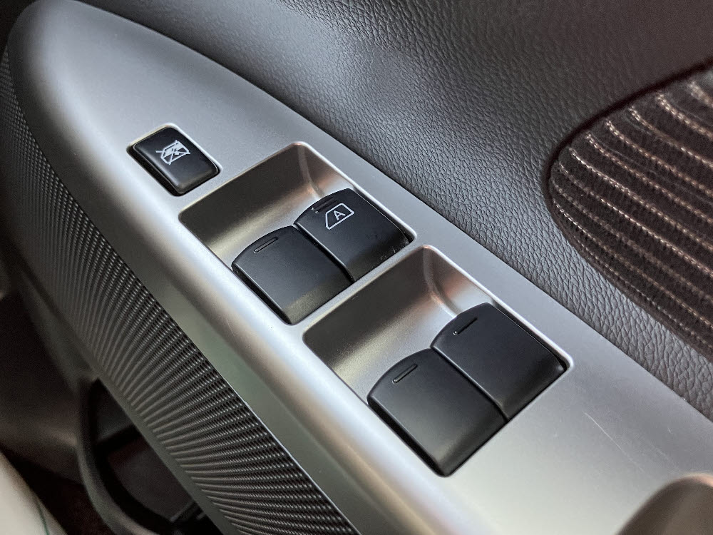 ミツビシ　ｅＫカスタム　G9枚目