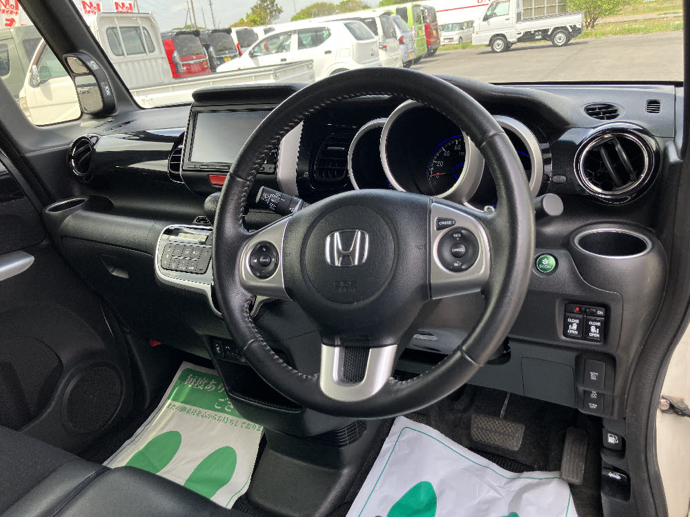 ホンダ　Ｎ ＢＯＸカスタム　ターボSSパッケージ9枚目